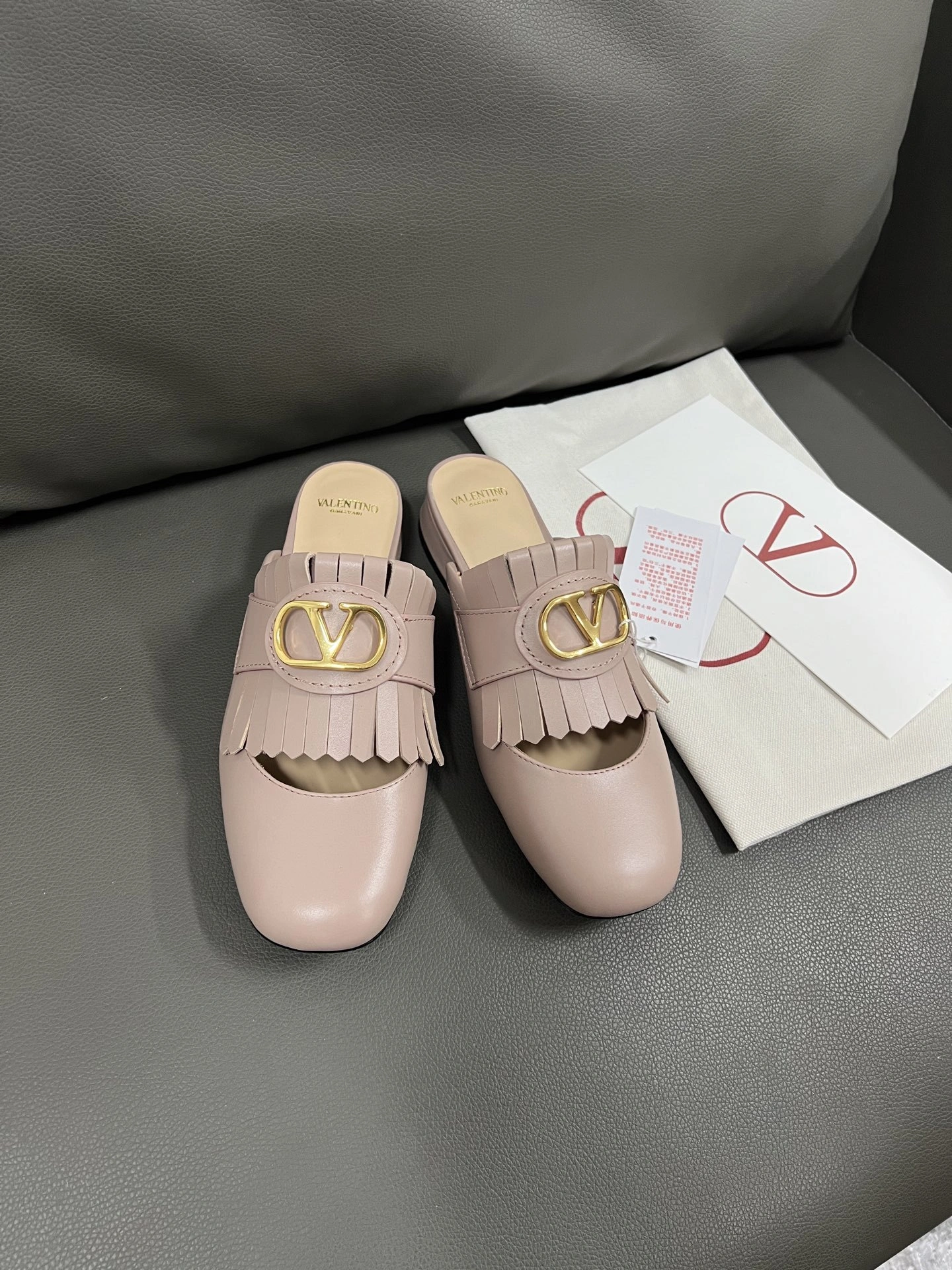 COCO-- V1859ti9o 6W2S0LP8DSHW34 Heel height： 2.5CM Calfskin item:E-X194D4042